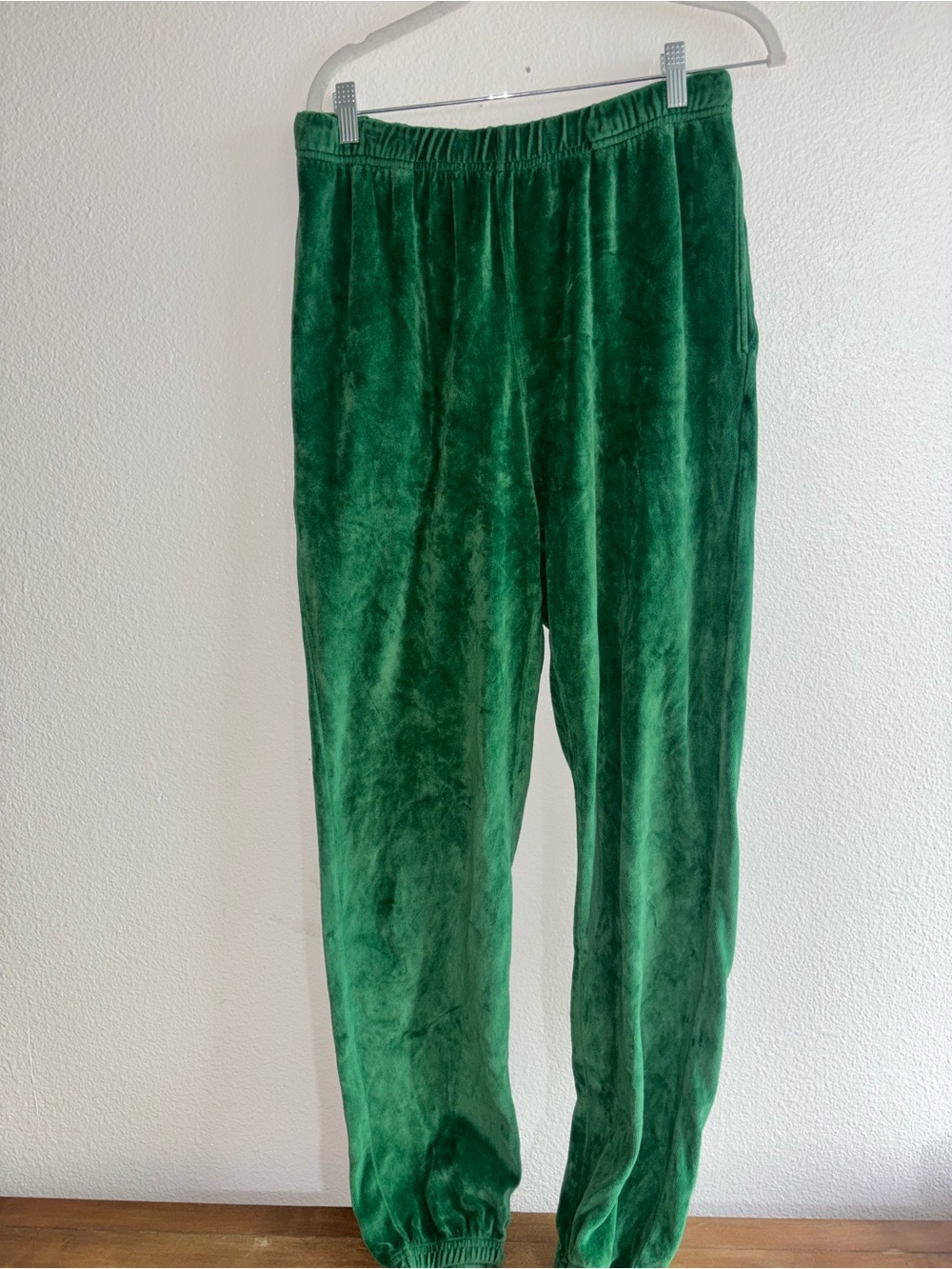 Les Tien Green Sweats